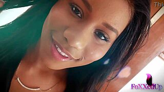 jenna foxx fingers huge pussy then licks her tasty juices