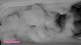kity hudson vibes toy deep in hairy bath pussy