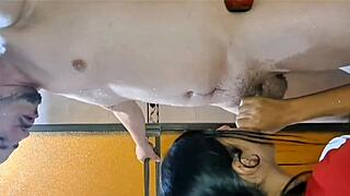 mi veci me da una mamada tan deli que no puedo creerlo, su boca en mi verga es puro fuego