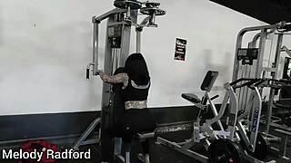 Hot muscle mummy slut flexes bodybuilder gym curves, begs for mummified pounding!