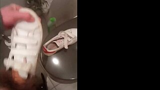 Thirty minutes exploring sneakers and shoes fetish in Marion's home