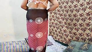 Quick desi pussy fuck with sexy indian girlfriend dirty hindi talk riding big cock