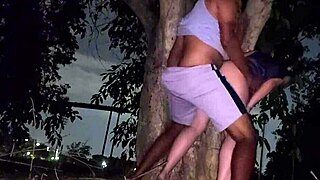 Quase Fomos Pegos! Big Ass Brunette Takes Monster Cock Doggystyle Bent Over Public!