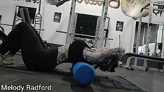 Hot muscle mummy slut flexes bodybuilder gym curves, begs for mummified pounding!