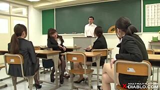 転校生が女教師の関西弁罵倒で目の前シコ強制...耐えられる?