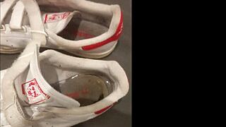 Thirty minutes exploring sneakers and shoes fetish in Marion's home