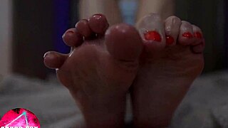 damn this sexy teen's oiled feet feel so good rubbing close up on my cock 👣💦