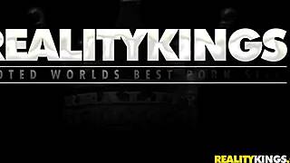 ei gente, tava comprando calcinhas na loja e acabamos lambendo bucetas por grana... loucura!