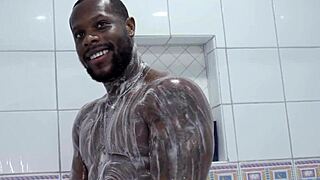 Flexible DILF Mr Porter Licks Emerald Loves' Hairy Pussy Deep