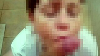 ruivinha spots her cousin stroking in the shower and jumps in to help him out