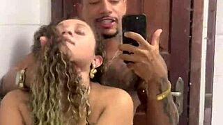 omg famosinha casada recife uh shes givin it to that flamengo player in the bathroom on vacay!