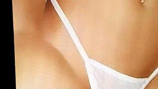 Watch hot livecam action up close