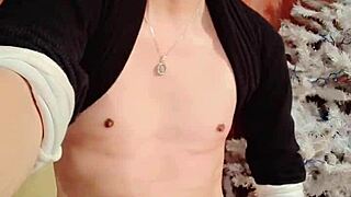 WATCH HER SENSUAL DANCE TURN INTO STEAMY PHOTO SESSION!