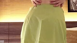 Japanese beauty models navel-baring outfit elegantly