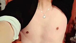 WATCH HER SENSUAL DANCE TURN INTO STEAMY PHOTO SESSION!