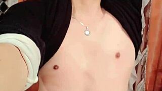 WATCH HER SENSUAL DANCE TURN INTO STEAMY PHOTO SESSION!