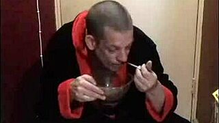 Bisexual dude slurps piss and cum on coco pops breakfast!