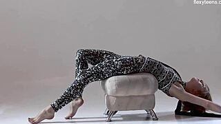 i love spreading my hairy pussy as flexible gymnast rita mochalkina