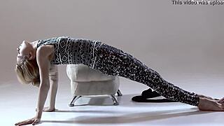 i love spreading my hairy pussy as flexible gymnast rita mochalkina