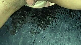 fiz a fila na casa de swing... deixei td mundo me comer no gloryhole brazilian milf style