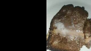 她烤蛋糕浇满浓精做黏糊自制甜点