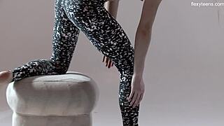 i love spreading my hairy pussy as flexible gymnast rita mochalkina