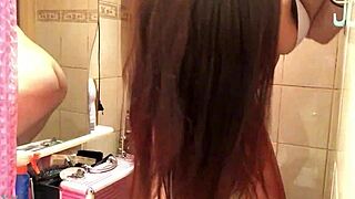 Amateur Russian Babe Teases Sexy Homemade Closeup Bedroom Fun