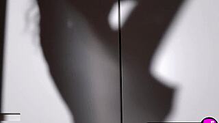 i strip showing my juicy romanian booty for playboy