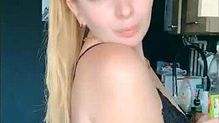 rusa shakes her see thru clad ass on bigo live 😘🍑