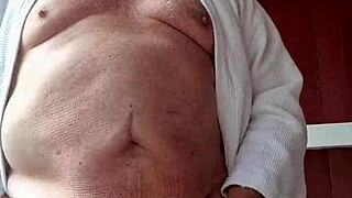 wanna see chris close up outdoors?