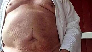 wanna see chris close up outdoors?