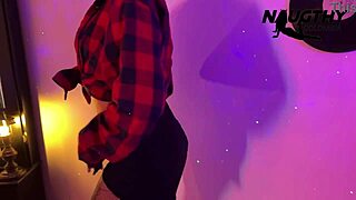 in the 80s she teases her boyfriend with solo masturbation close-ups and deep pleasure