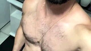 de boa em casa resolvi bater uma com esse pauzão musculoso brazilian bodybuilder
