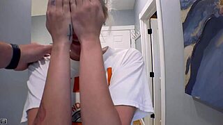 Ginger cutie Luna Parish and blonde coed Sassy lick shaved twats with dildos