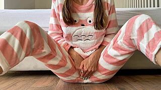 Homemade Asian Teen 18yo Masturbates Small Tits Pussy For Big Squirt Orgasm!