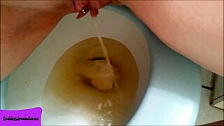 cum n watch me head to the toilet... girlfriend milf shaves pussy closeup horny