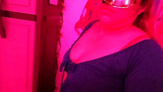 i pound my big ass stepmom in bedroom she moans loud