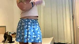 Horny MILF in HEELS depilates ARMPITS with fetish tease!