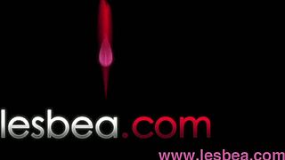 Hey, these new lesbian lovers kiss softly then facesit and trib hard together! 😘🌹