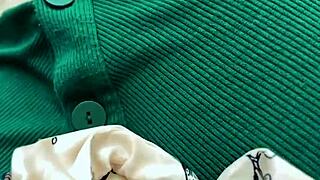 Beautiful Webcam Whore Fingers Pussy at Dentist Visit