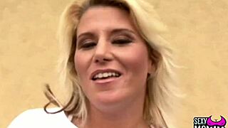 Whoa, Reagan Foxx Scissors And Licks Ginger Banks' Wet Pussy Hard!