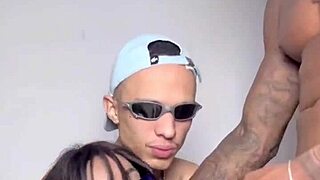 eu e minha mina caímos na quebrada errada e aguentamos a rola enorme do negão batendo forte