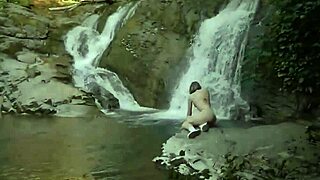 Naked in public! Fingers groping wet pussy outdoors gets me so horny!