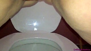 whoa check these creampie pees and farts from fat girlfriend's pussy