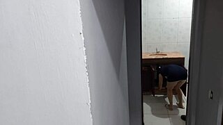 whoa, wife cheating with the plumber 😈 big cock bareback in her tight pussy 💦