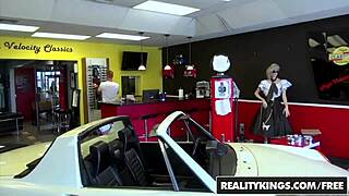 RealityKings Milf Hunter Discovers Aged Perfection in Bedroom Group Ride