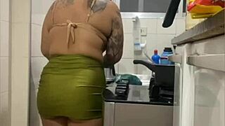 kitchen live teases mini skirt swollen pussy flash
