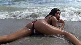 ebony beauty rams dildo deep on florida public beach waves