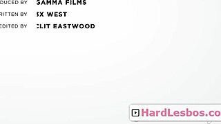 whoa petite blonde teen scarlett sage gets seduced fingered by big tit milf savannah bond 😍👅💦