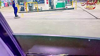 frentista bends over in gas station bathroom for bareback pounding 😈🍑